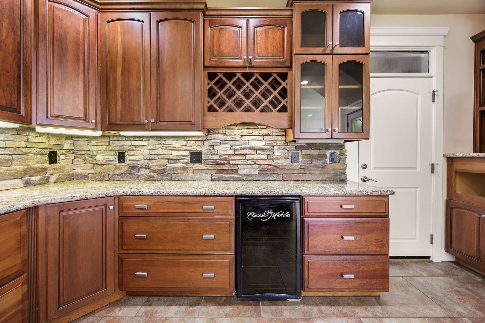 Medford Apartment: 1514 Hartell Ave