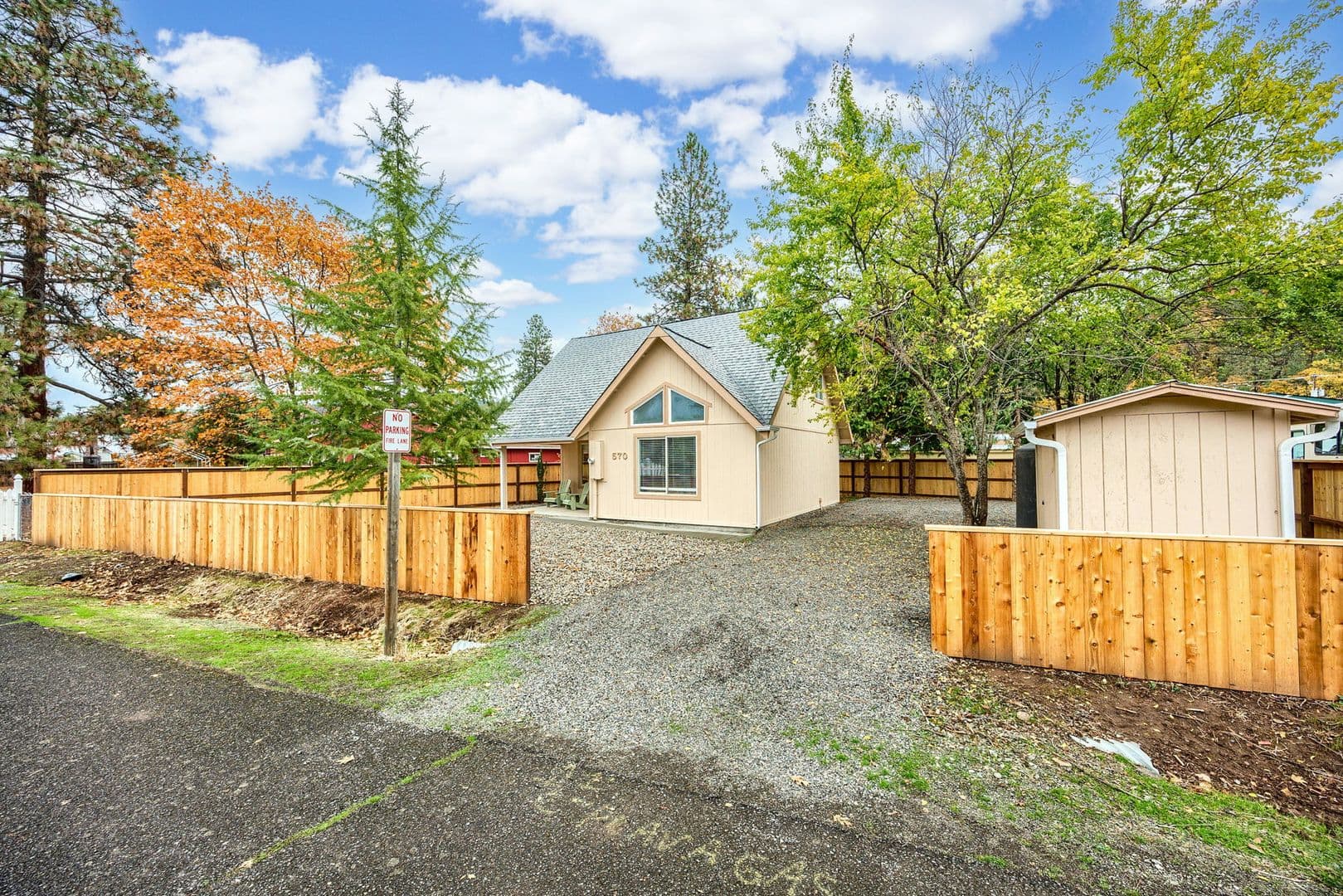 Shady Cove House: 570 Alpine St