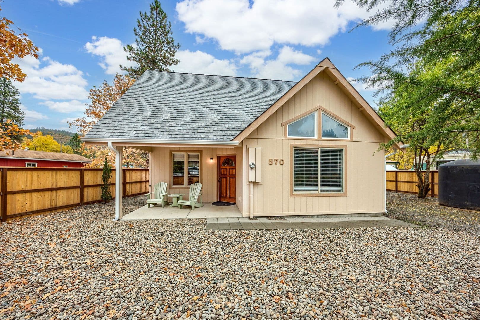 Shady Cove House: 570 Alpine St