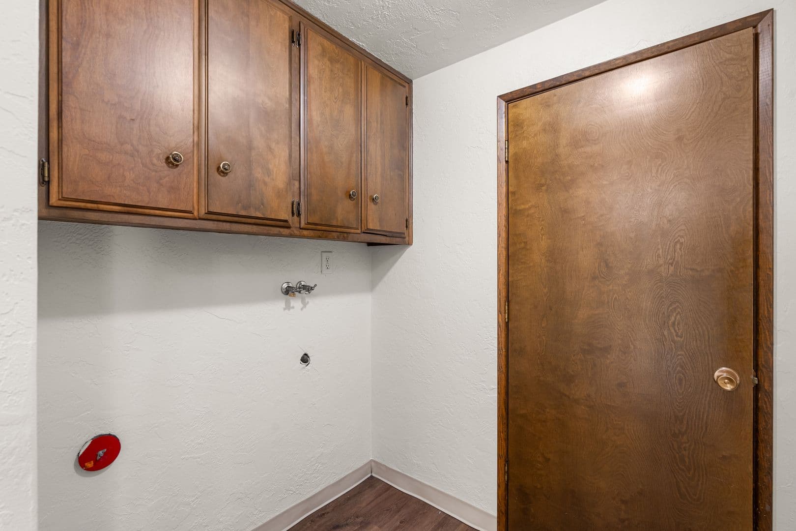 Central Point Apartment: 446 N First St