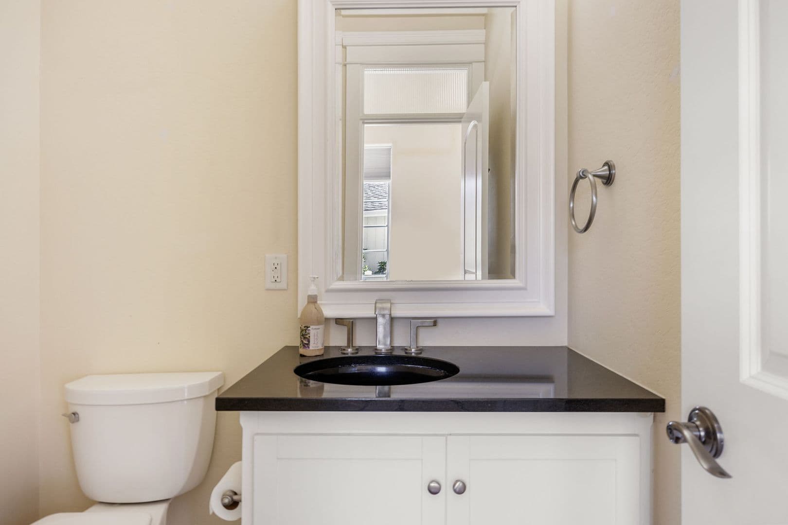 Medford Apartment: 1514 Hartell Ave