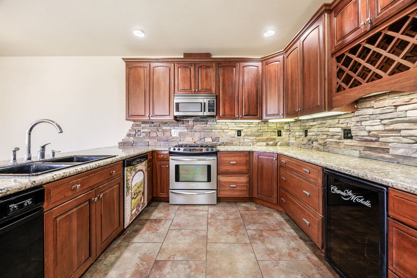 Medford Apartment: 1514 Hartell Ave