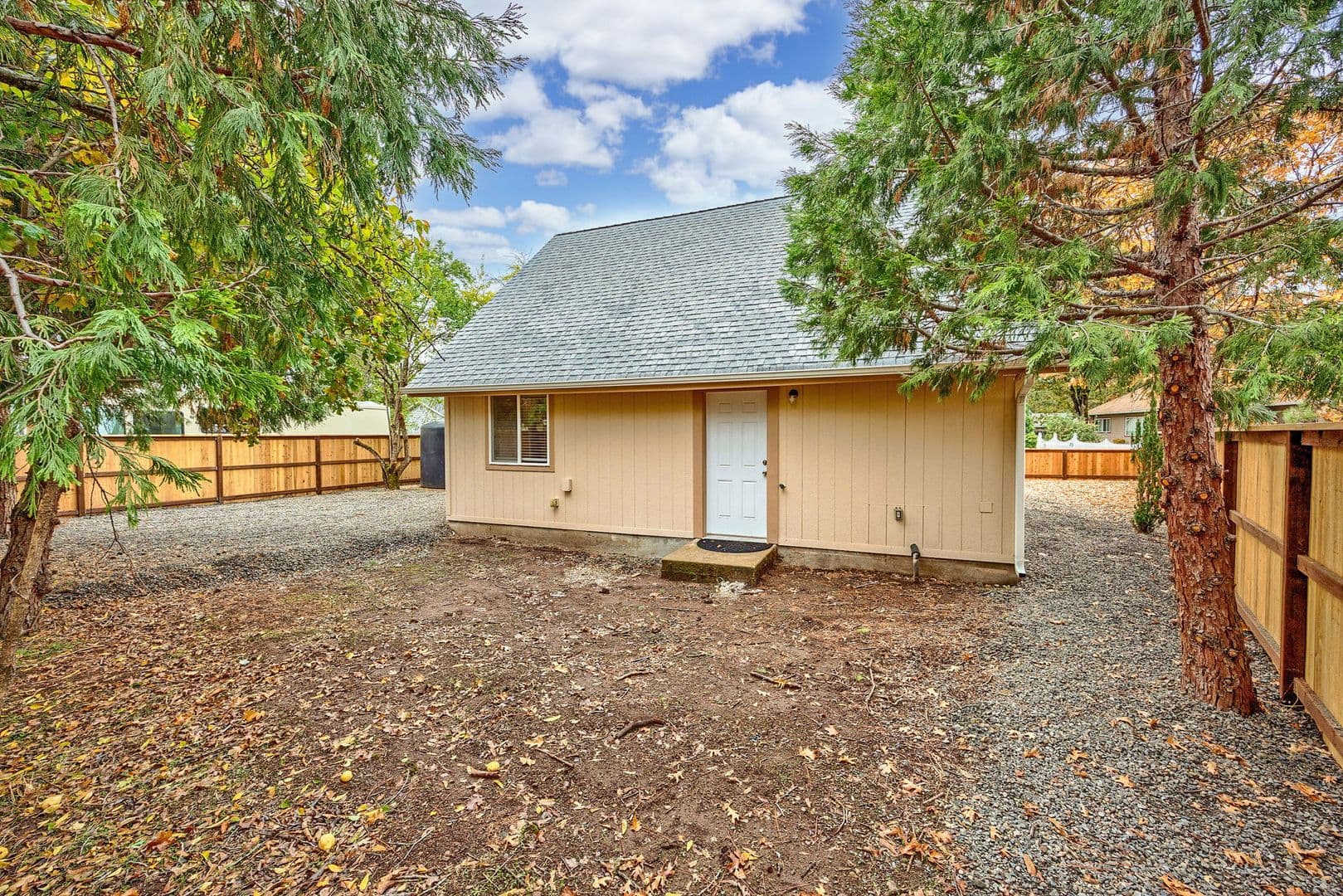 Shady Cove House: 570 Alpine St