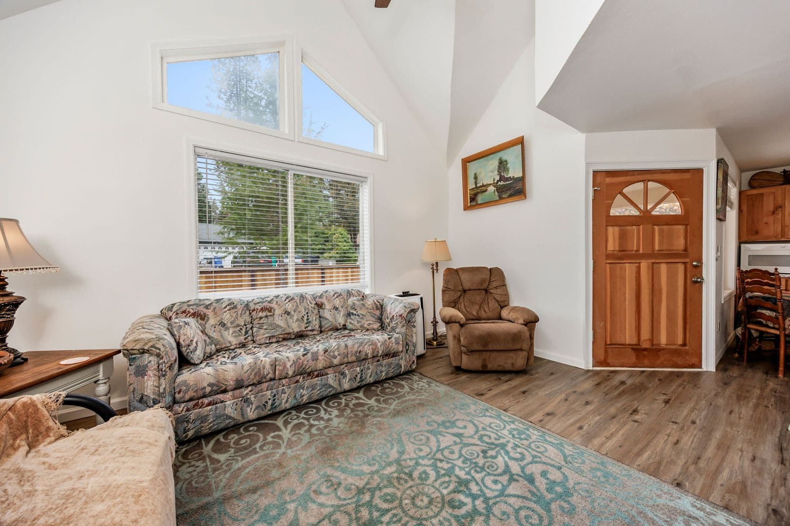 Shady Cove House: 570 Alpine St