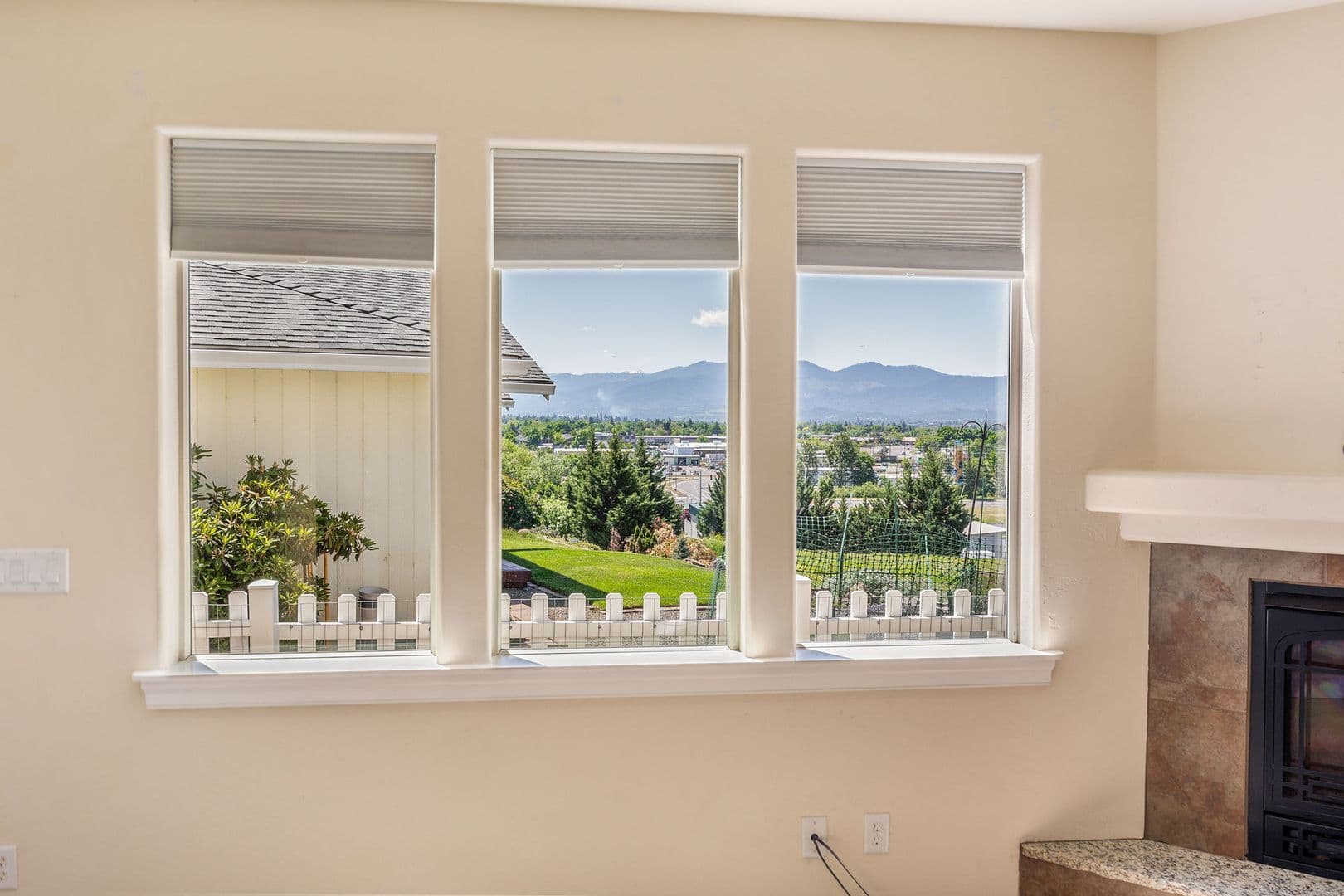 Medford Apartment: 1514 Hartell Ave