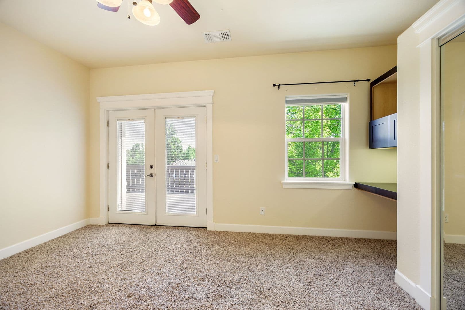 Medford Apartment: 1514 Hartell Ave