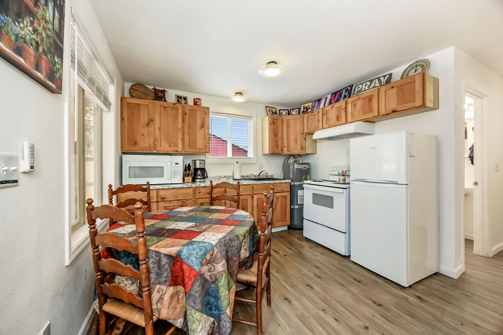Shady Cove House: 570 Alpine St