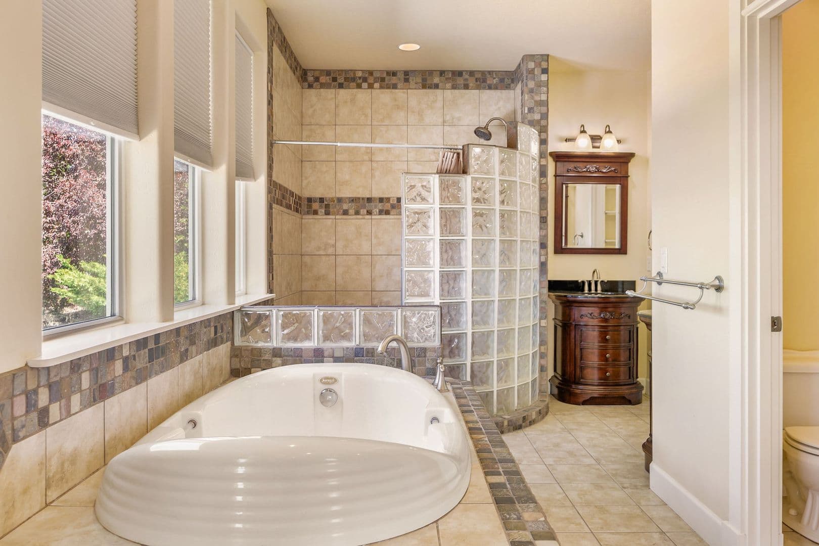 Medford Apartment: 1514 Hartell Ave