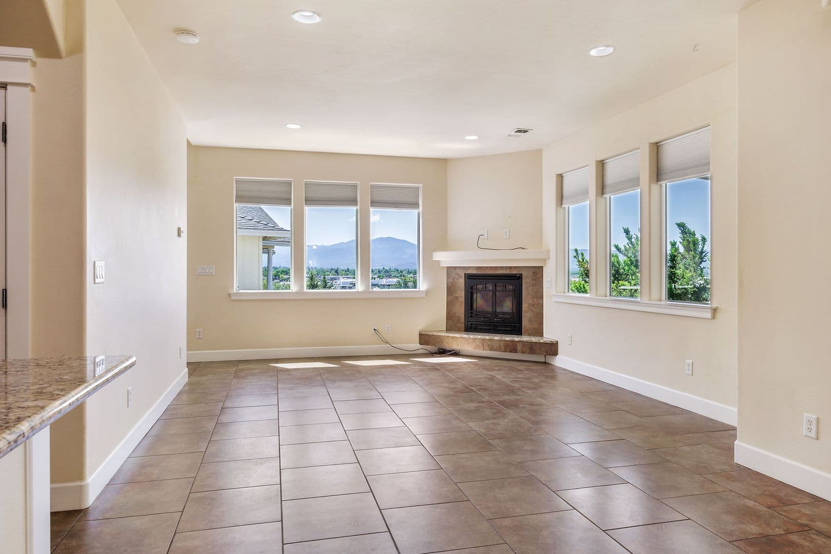 Medford Apartment: 1514 Hartell Ave