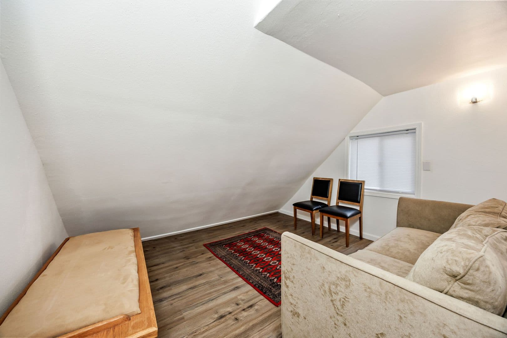 Shady Cove House: 570 Alpine St