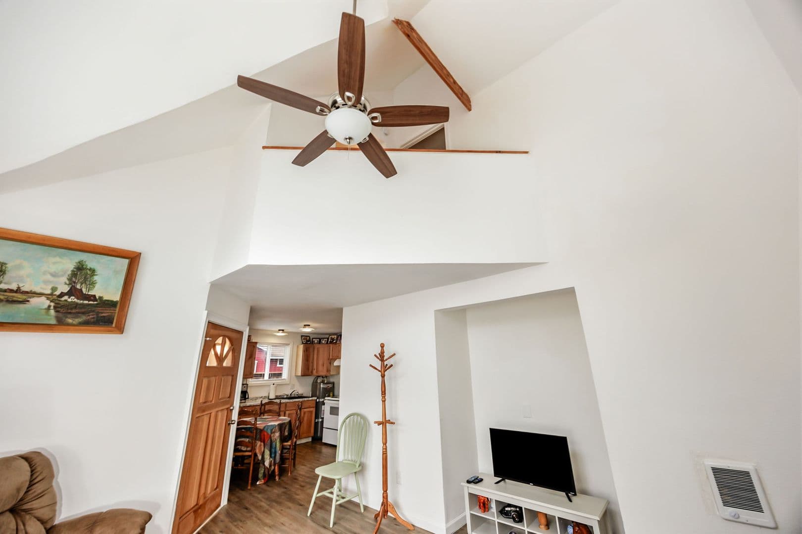Shady Cove House: 570 Alpine St