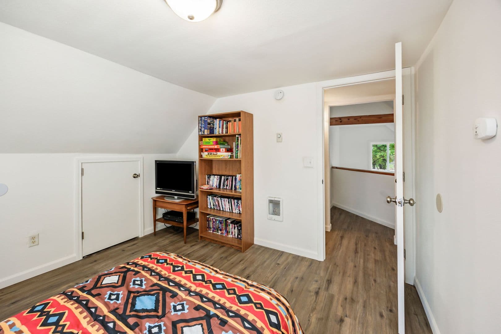 Shady Cove House: 570 Alpine St