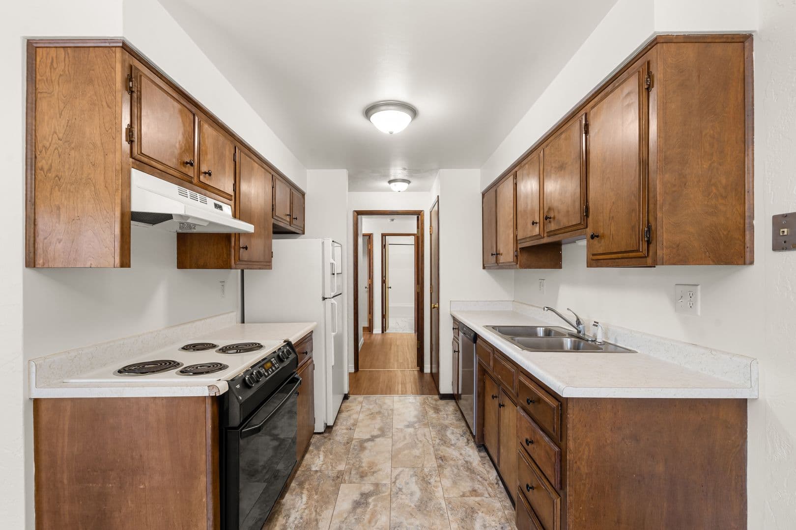 Central Point Apartment: 446 N First St
