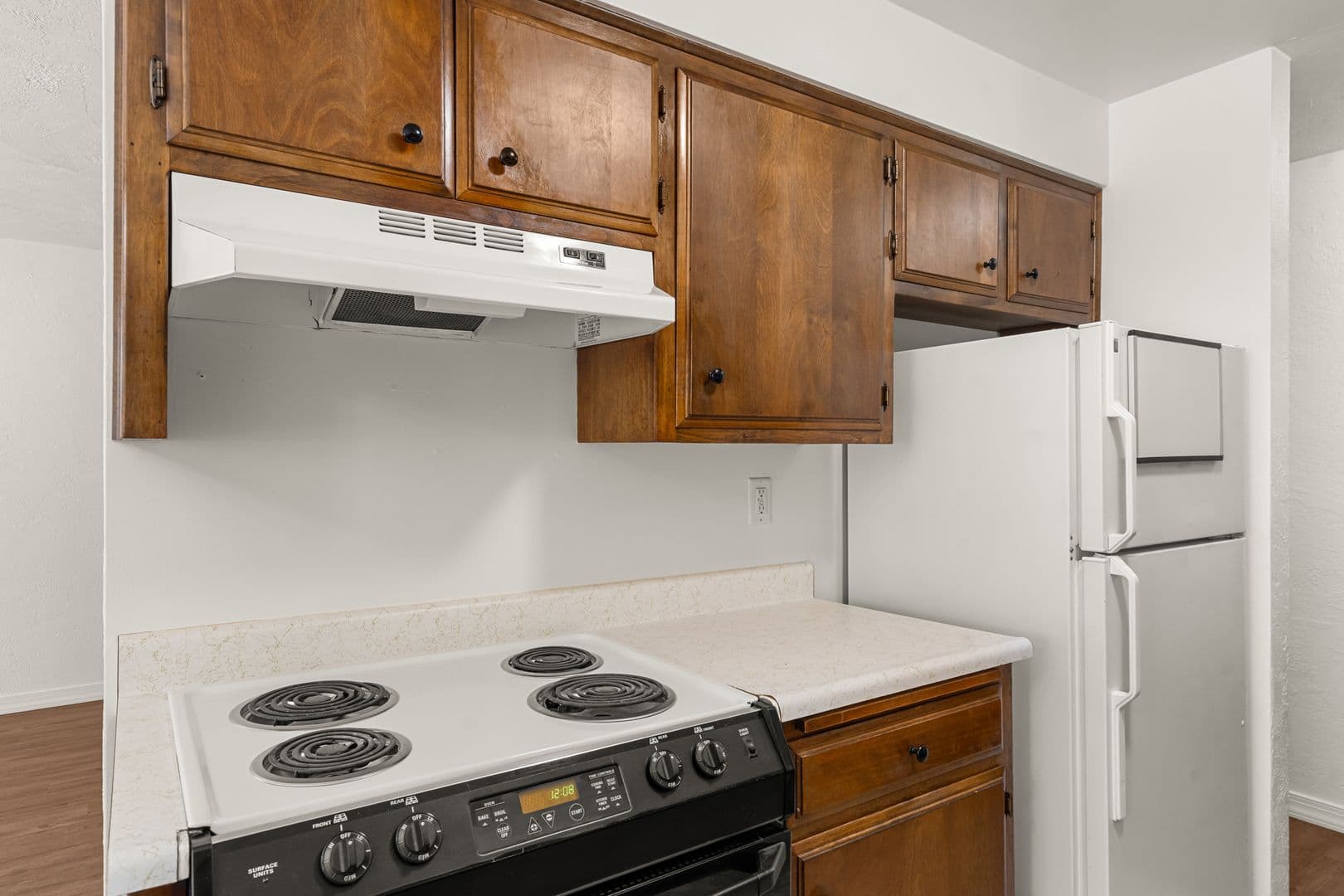Central Point Apartment: 446 N First St