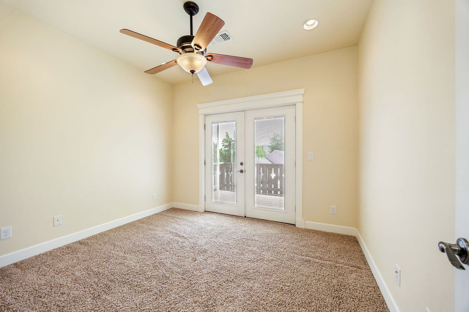 Medford Apartment: 1514 Hartell Ave