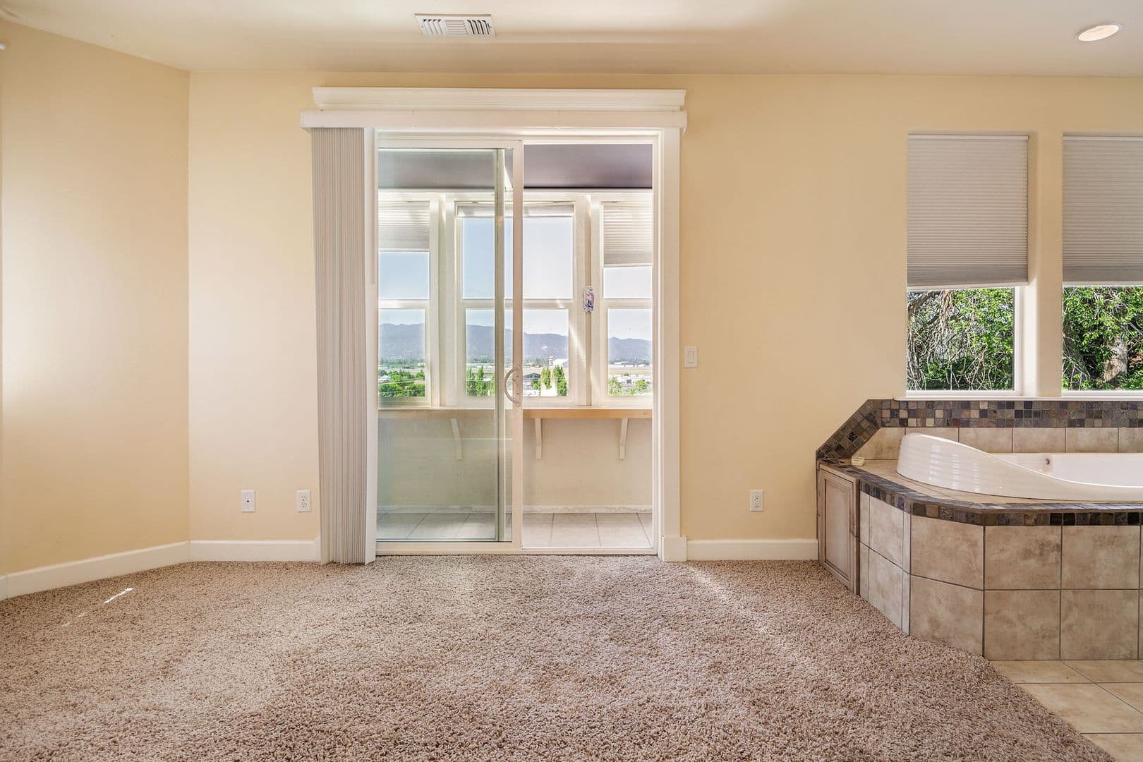 Medford Apartment: 1514 Hartell Ave