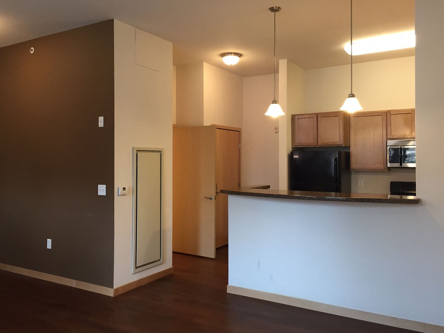 Madison Apartment: 18 S Bedford St