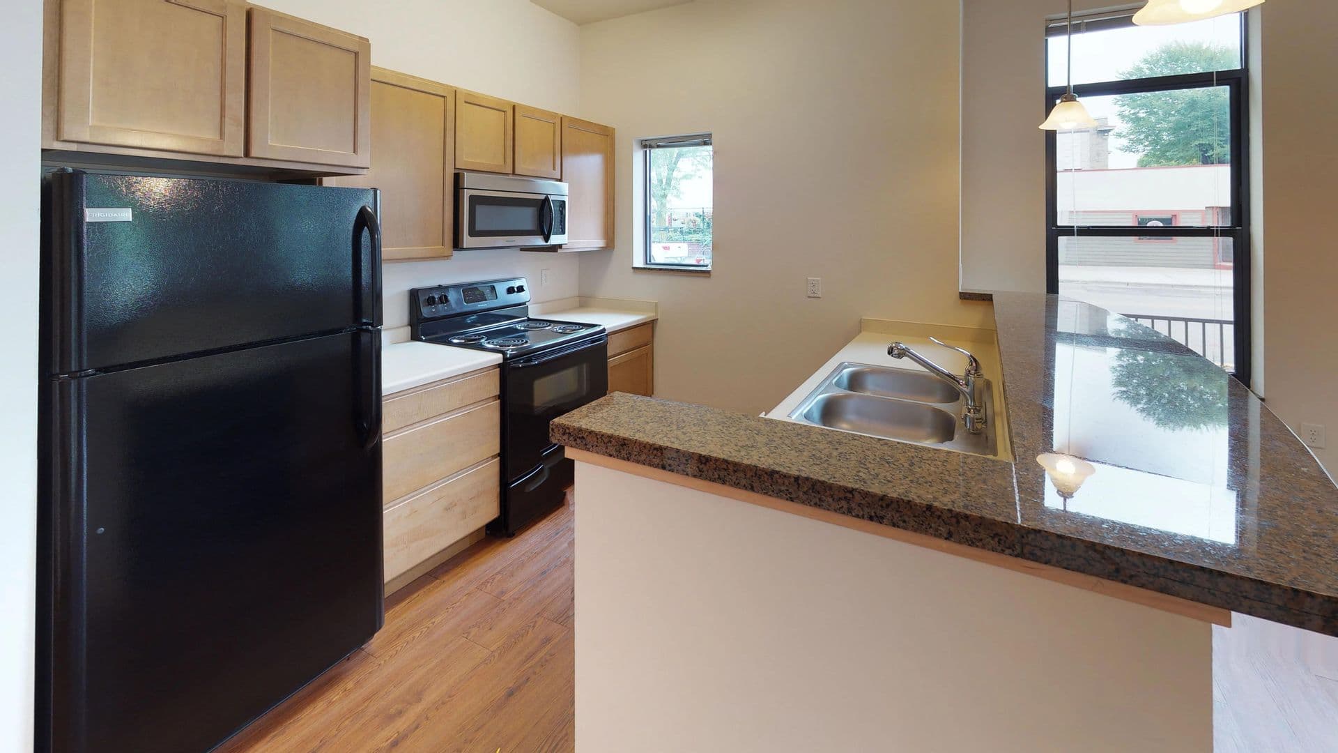 Madison Apartment: 18 S Bedford St