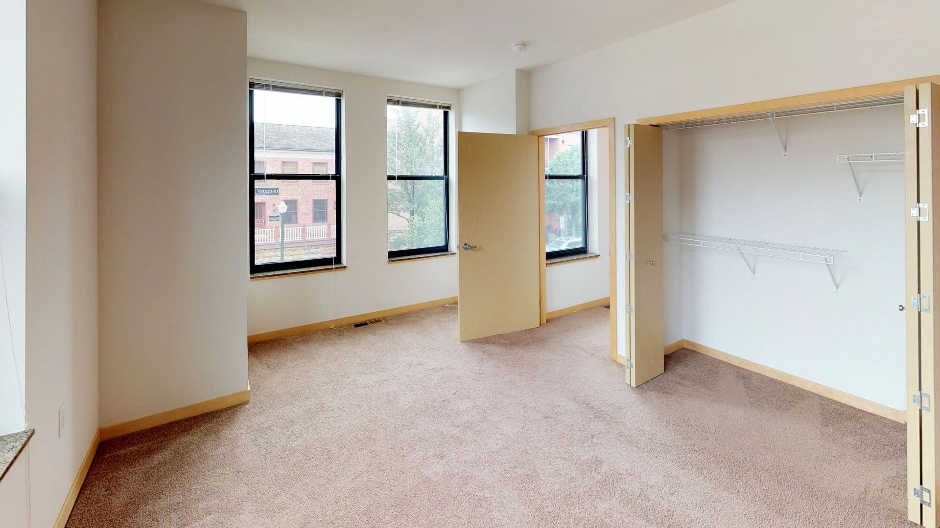 Madison Apartment: 18 S Bedford St