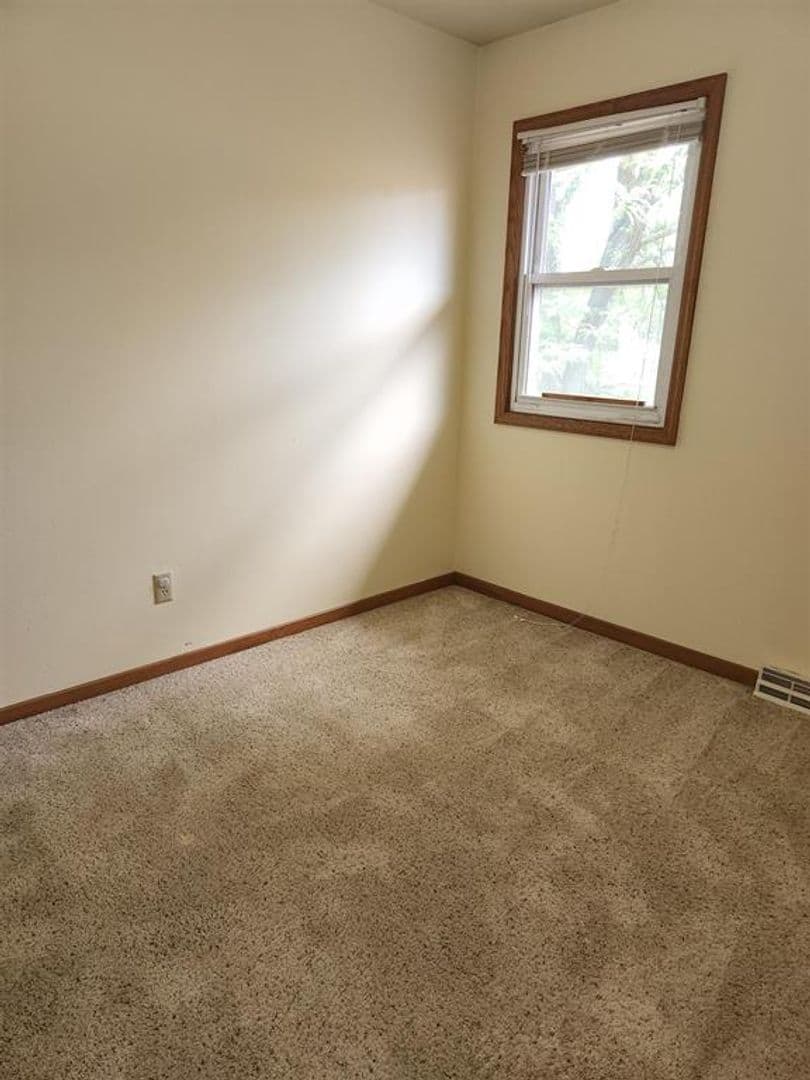 Madison House: 4 La Crescenta Circle