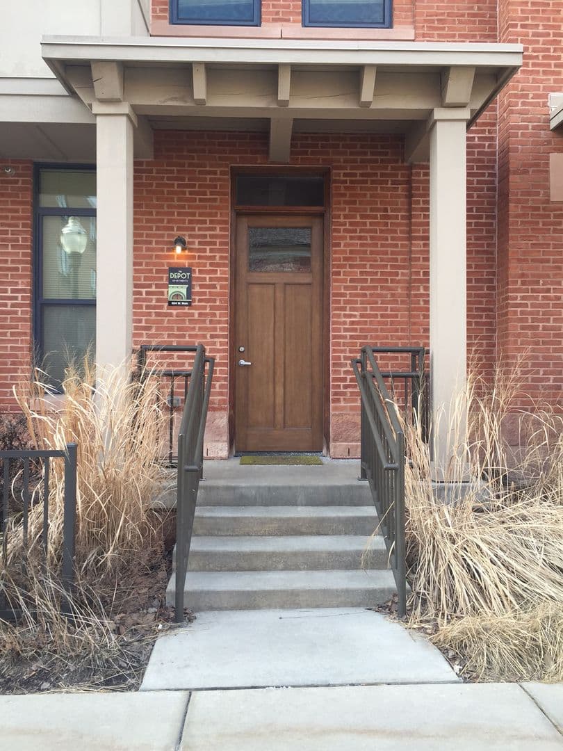 Madison Apartment: 18 S Bedford St