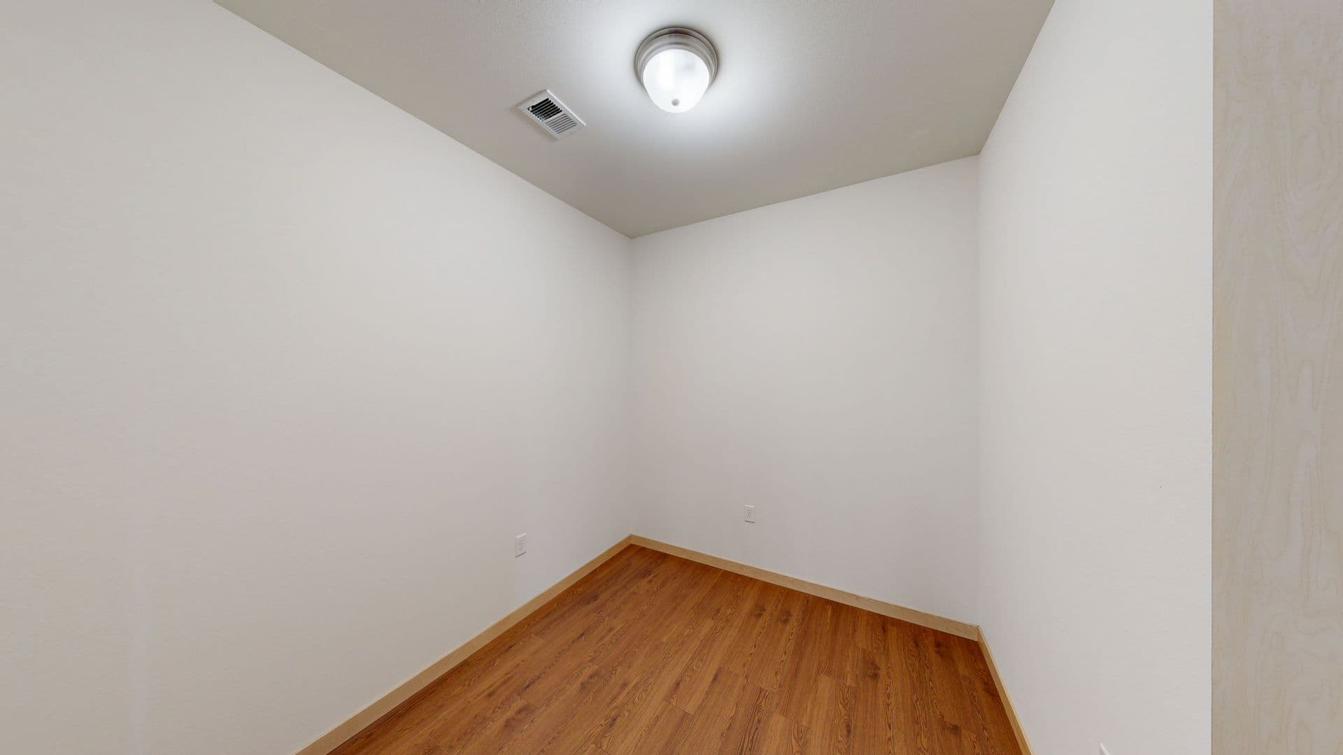 Madison Apartment: 18 S Bedford St