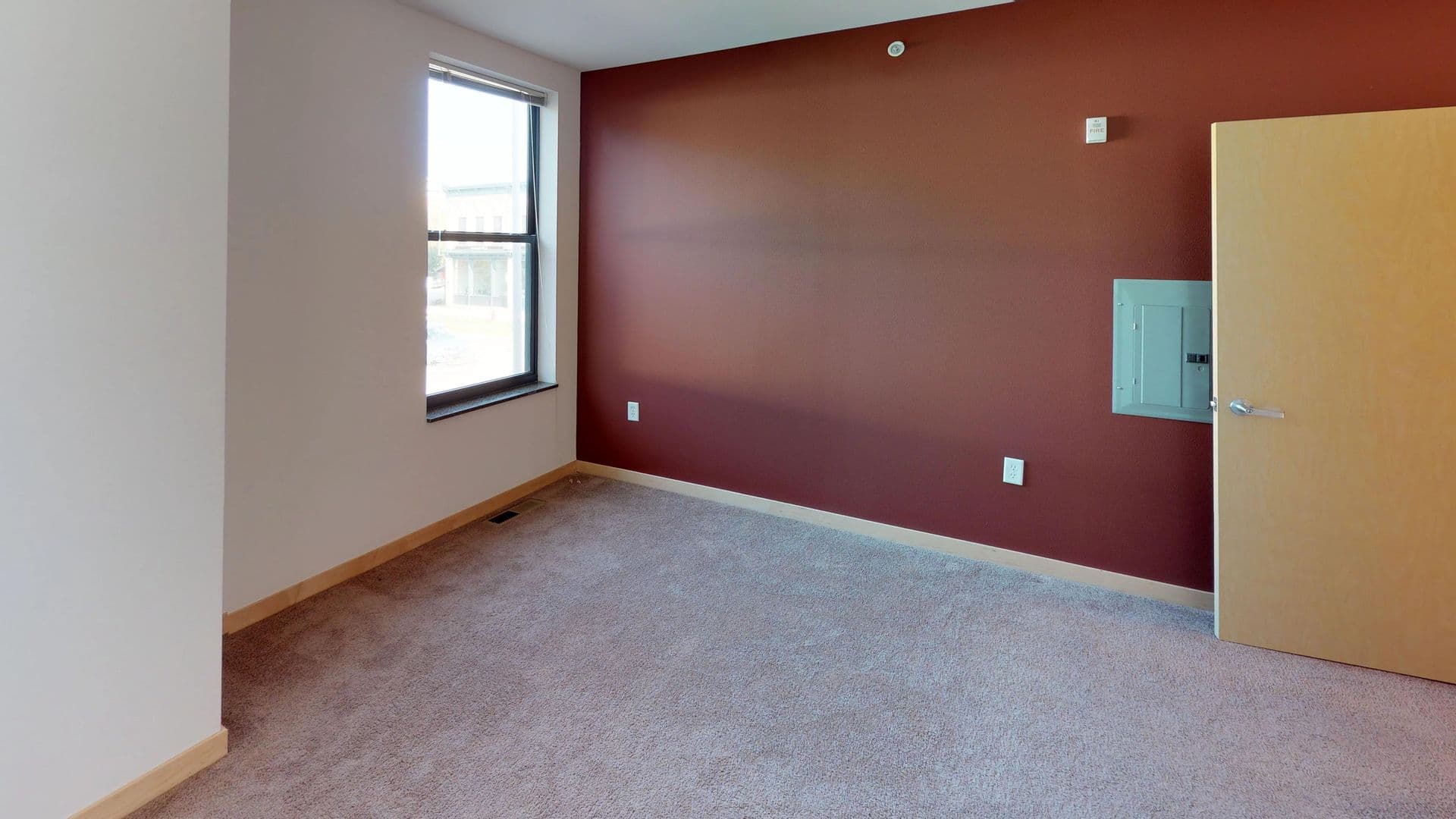 Madison Apartment: 18 S Bedford St