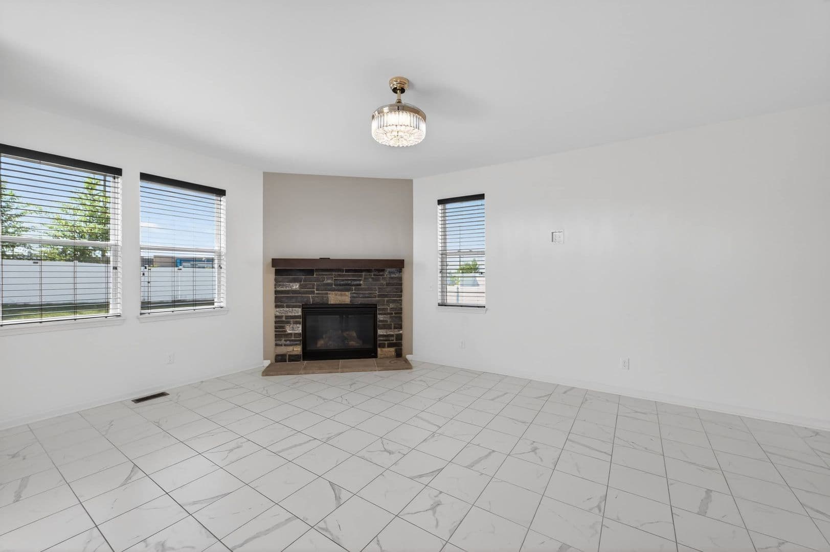 Sun Prairie House: 148 Caraway Pl
