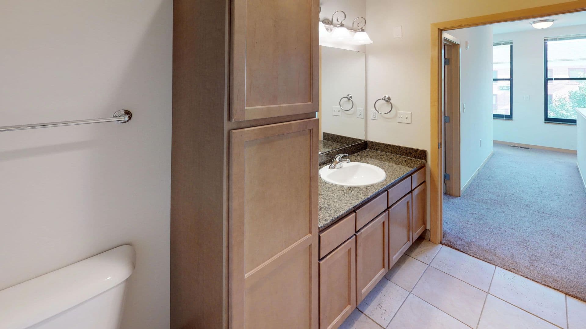 Madison Apartment: 18 S Bedford St