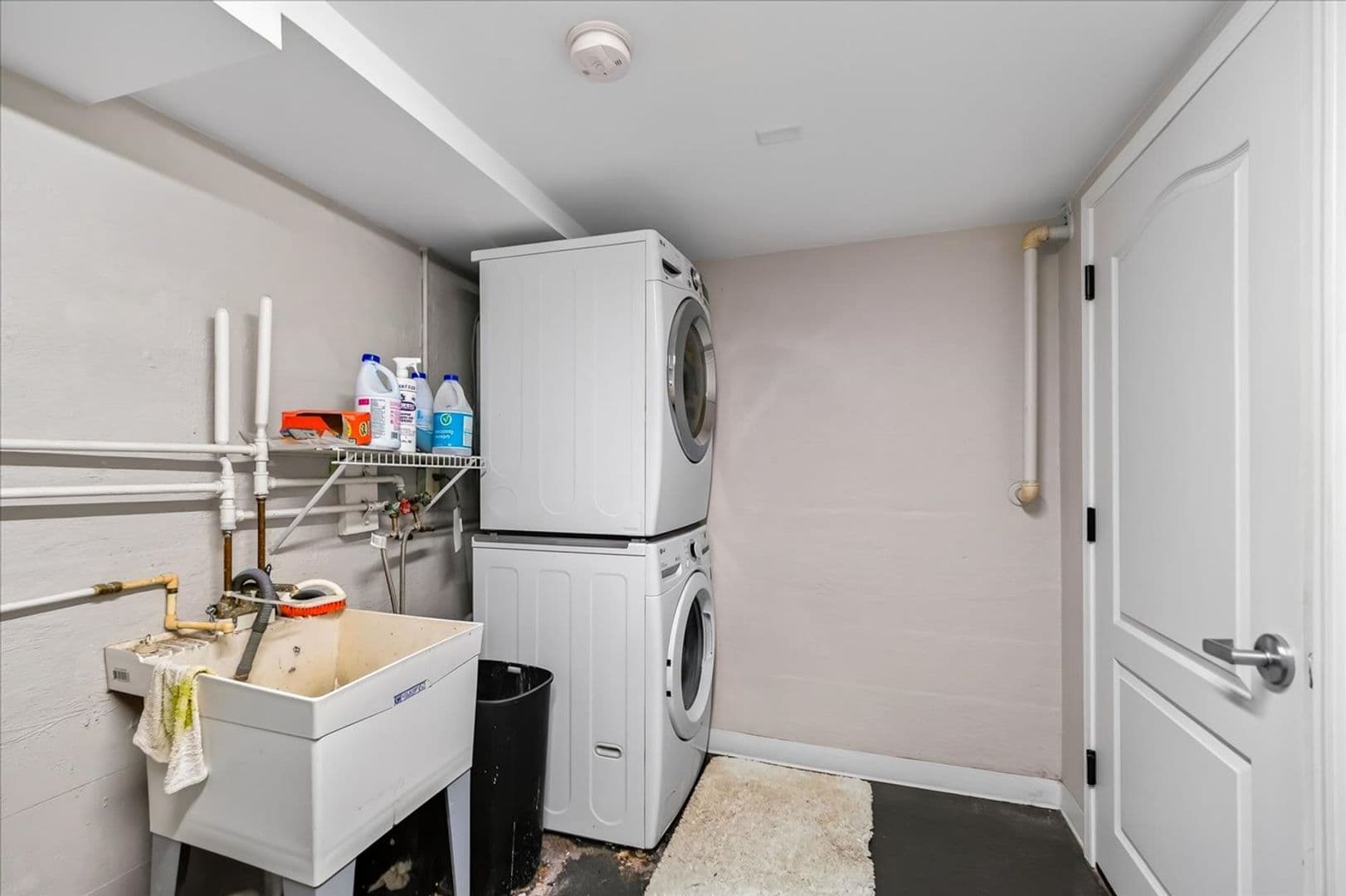 Madison Apartment: 4310 Mohawk Dr