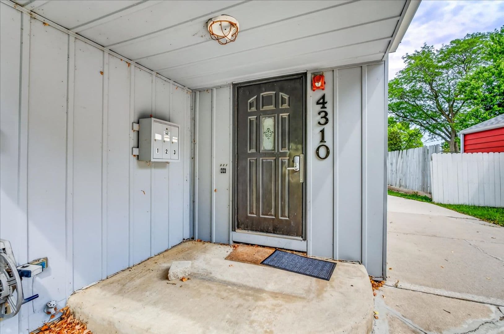 Madison Apartment: 4310 Mohawk Dr