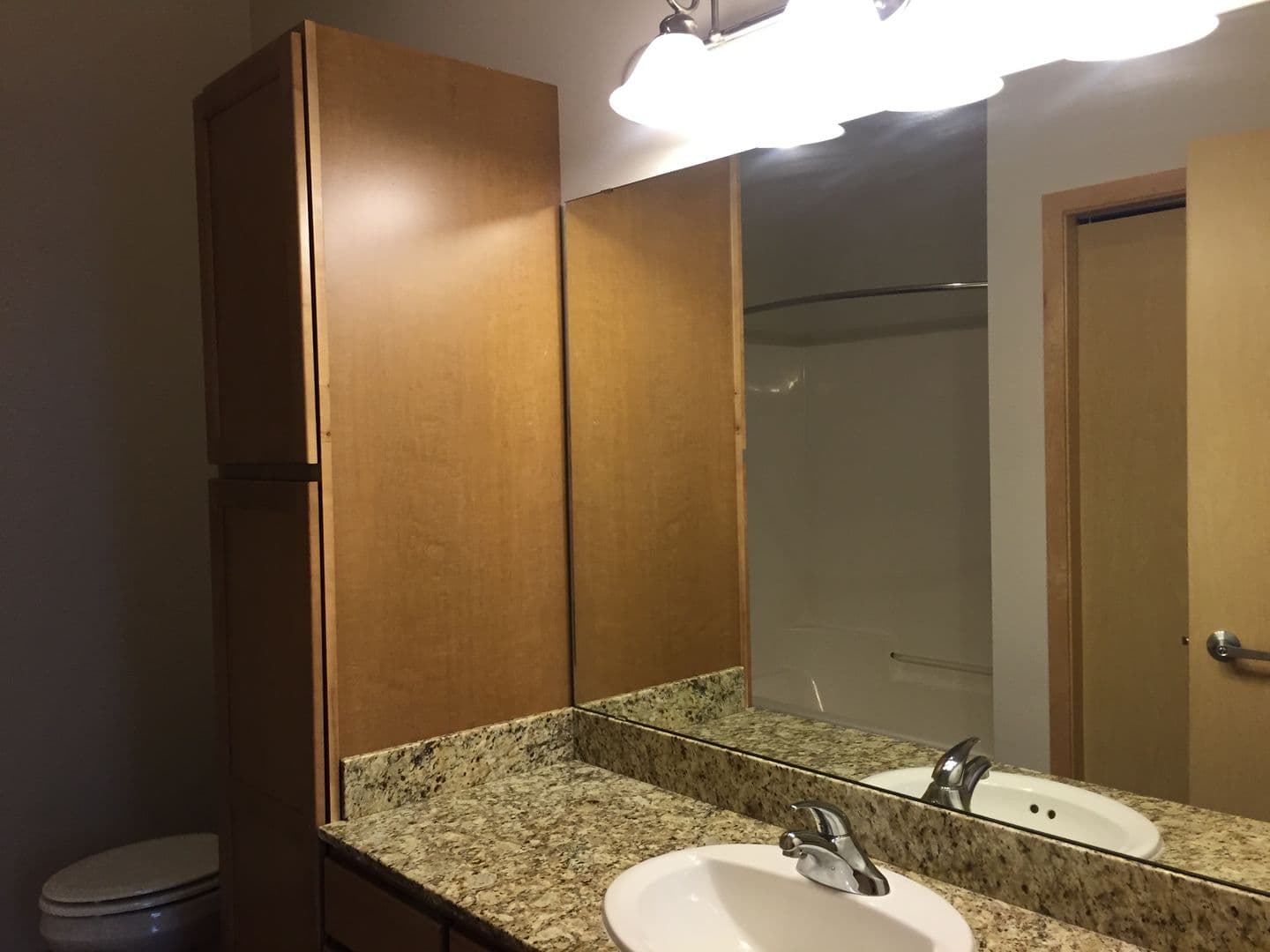 Madison Apartment: 18 S Bedford St