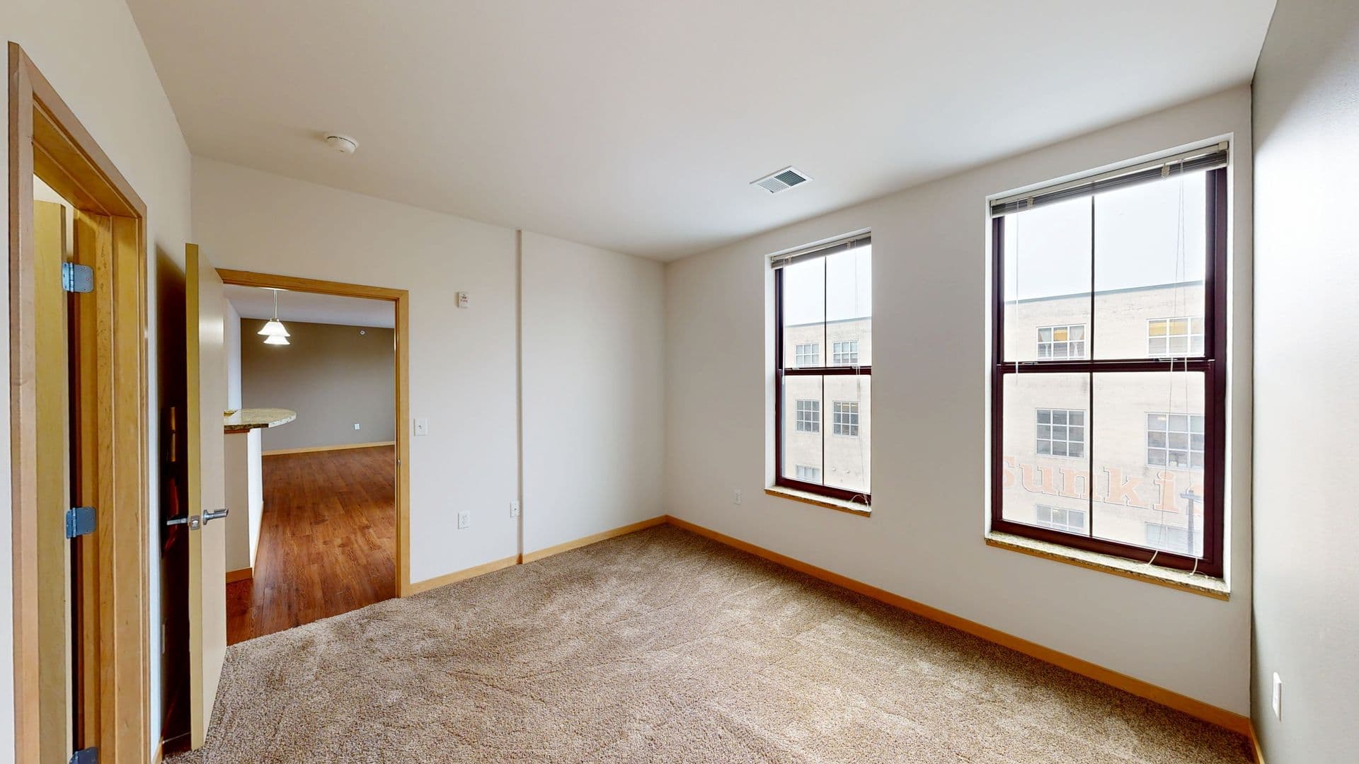 Madison Apartment: 18 S Bedford St