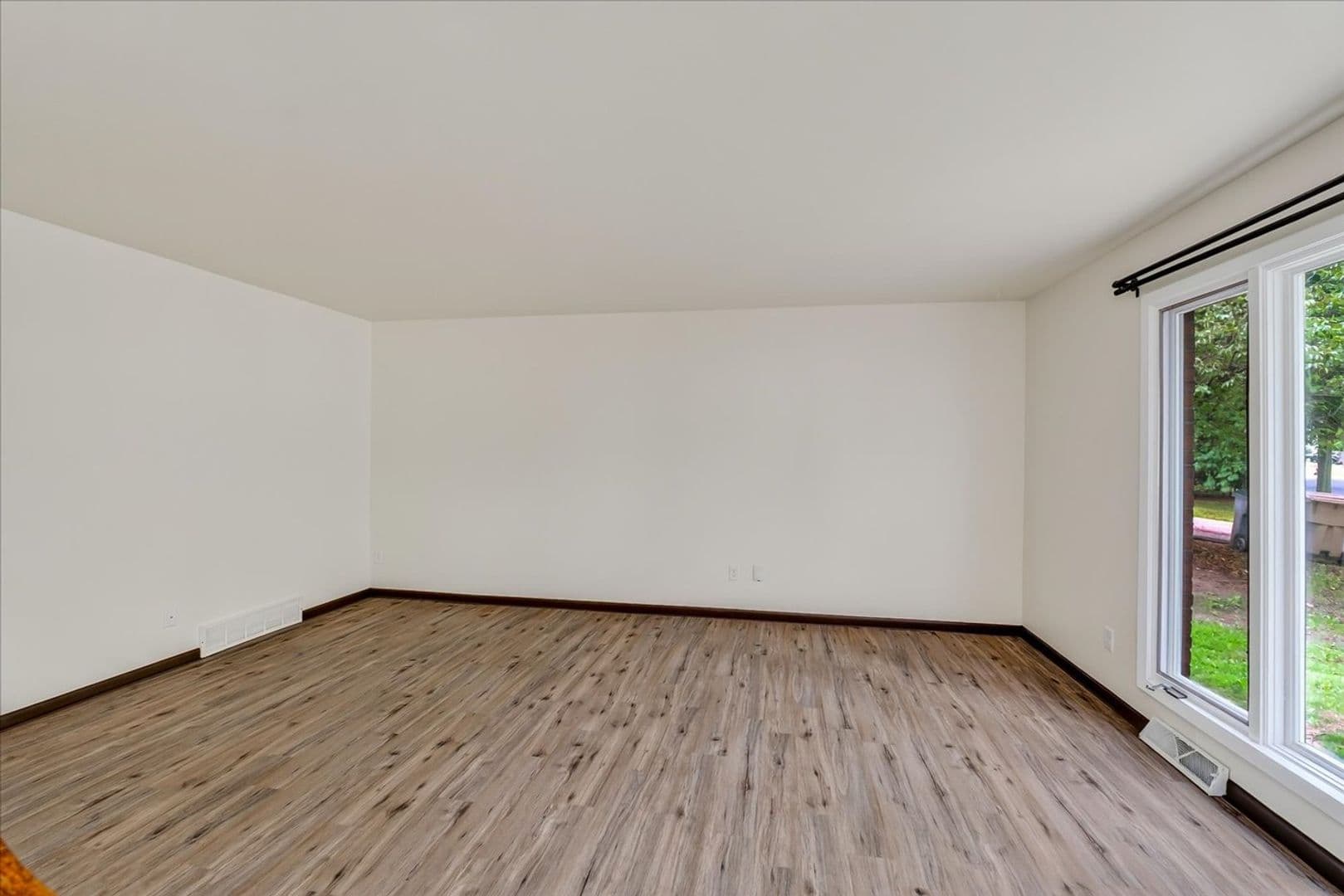 Madison Apartment: 6517-6519 Tottenham Rd