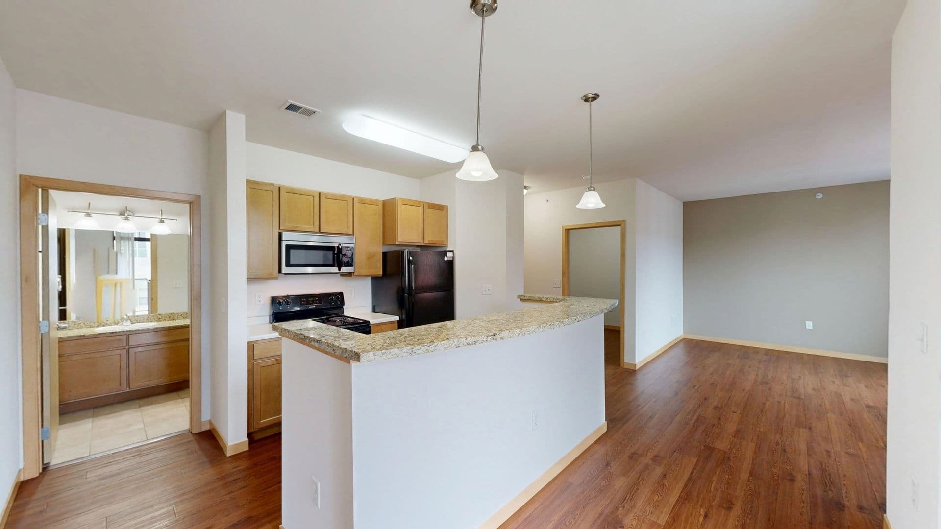 Madison Apartment: 18 S Bedford St