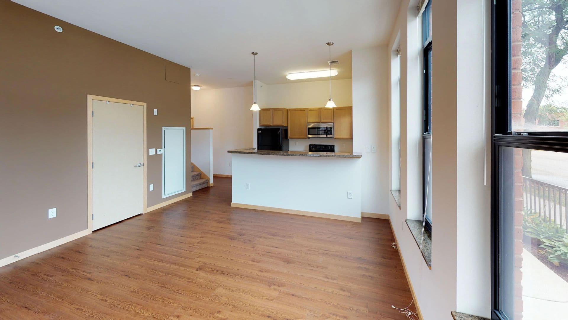 Madison Apartment: 18 S Bedford St