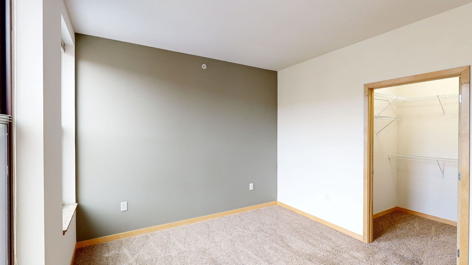 Madison Apartment: 18 S Bedford St