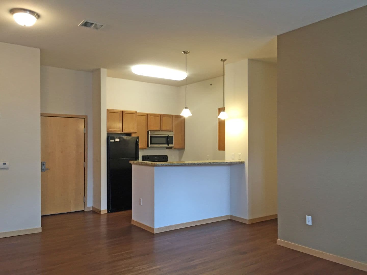 Madison Apartment: 18 S Bedford St