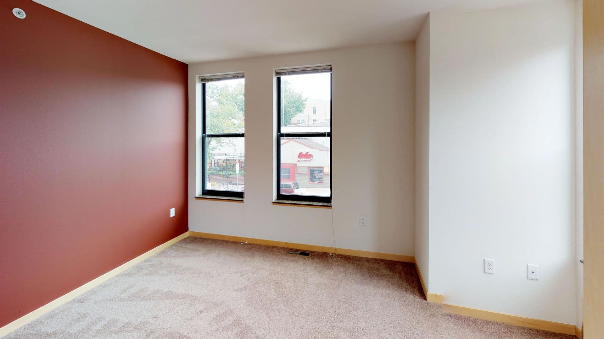 Madison Apartment: 18 S Bedford St
