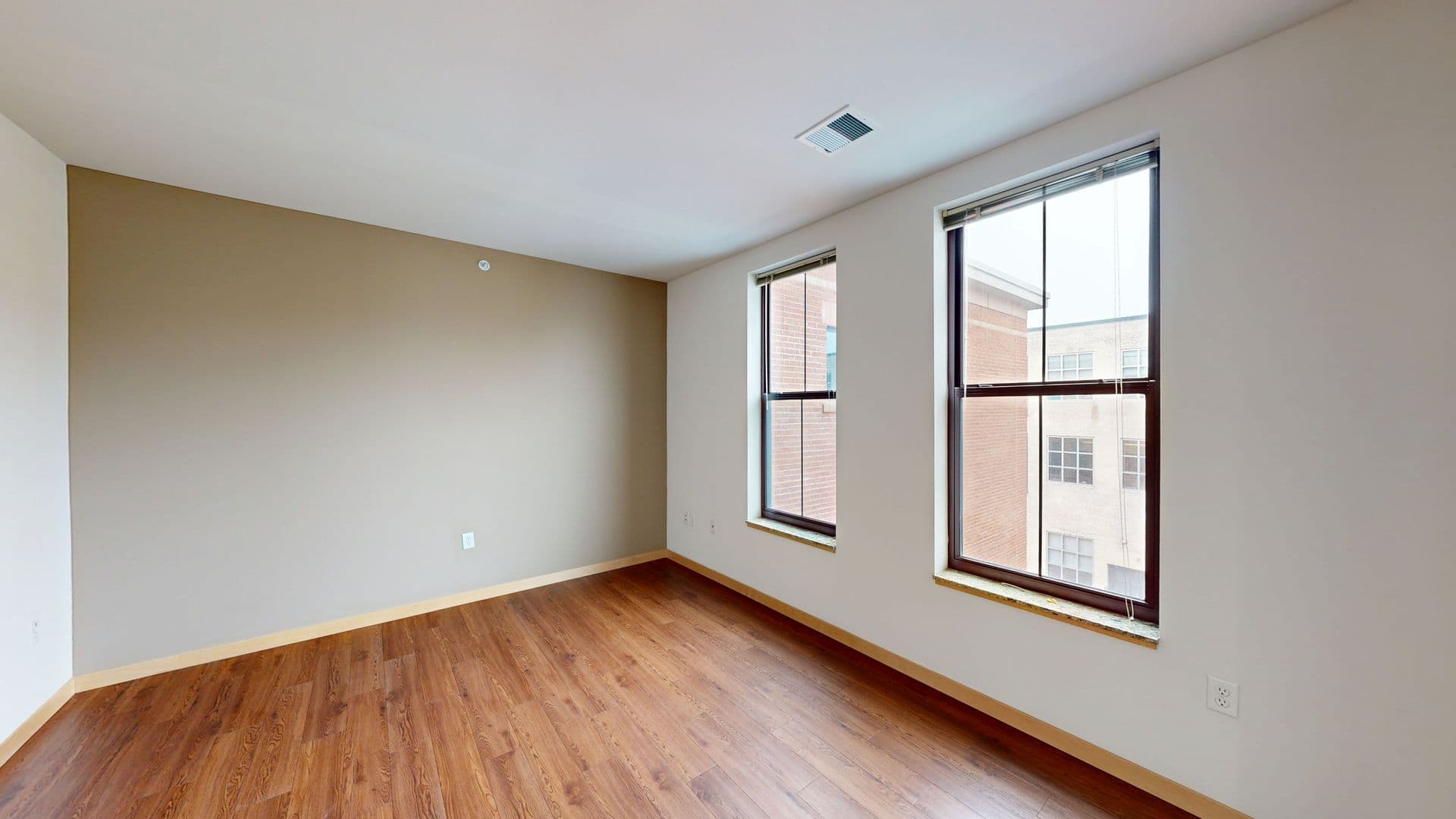 Madison Apartment: 18 S Bedford St