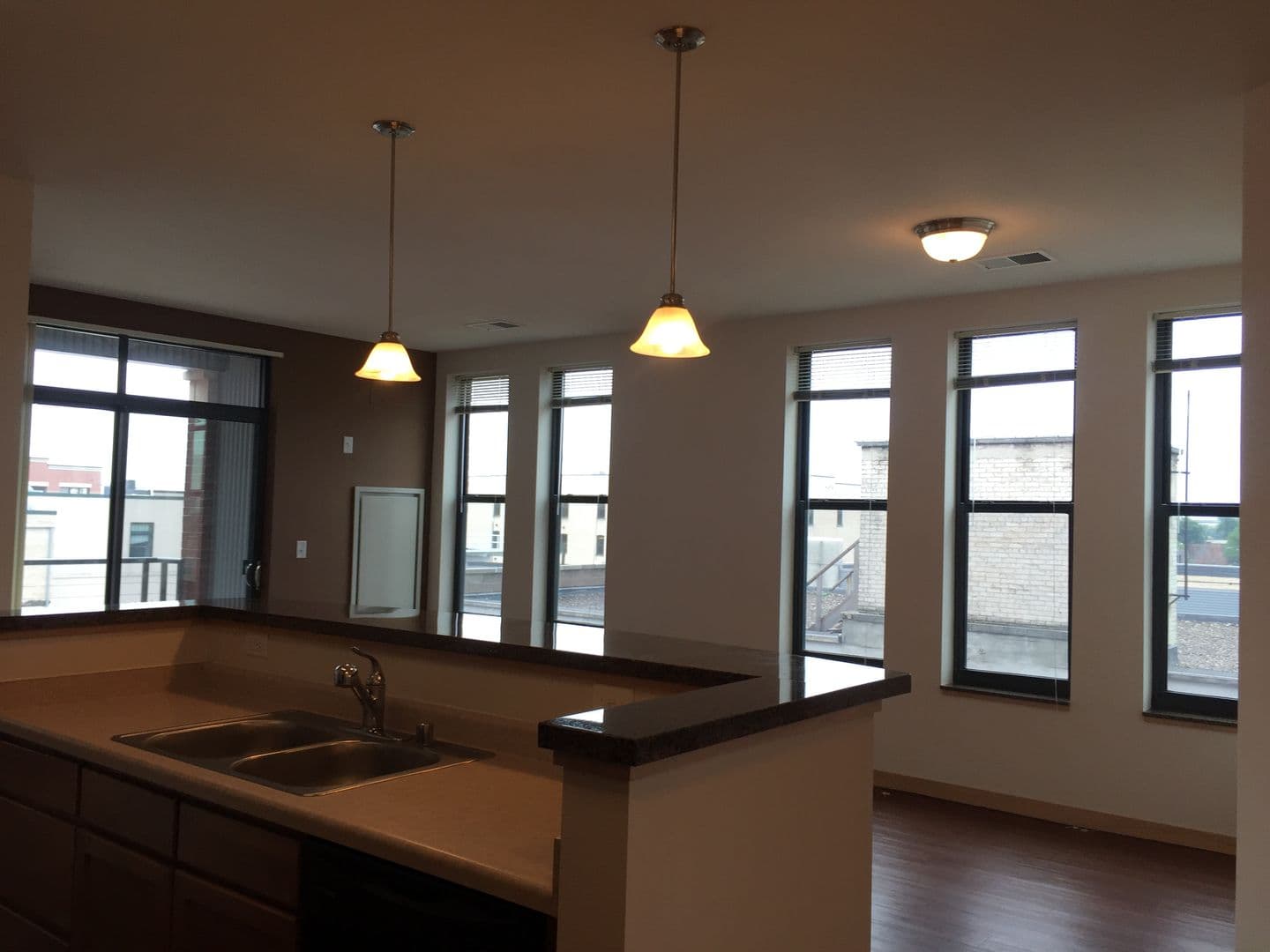 Madison Apartment: 18 S Bedford St