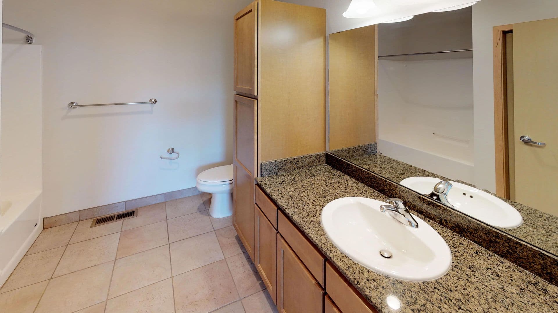 Madison Apartment: 18 S Bedford St