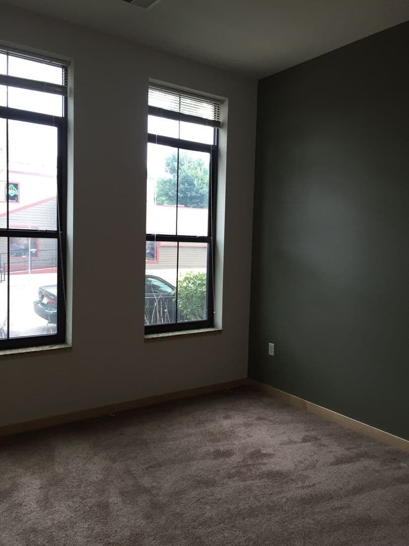 Madison Apartment: 18 S Bedford St