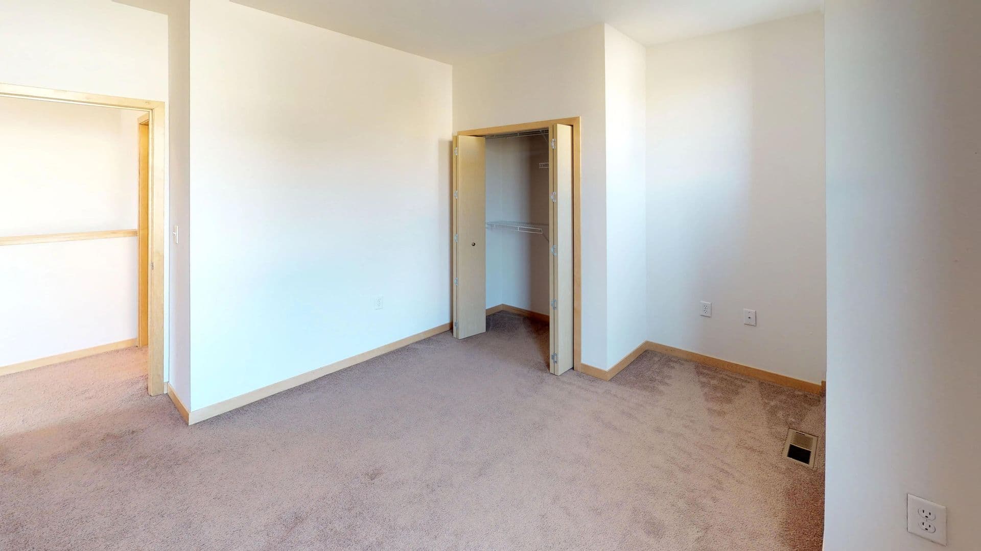 Madison Apartment: 18 S Bedford St