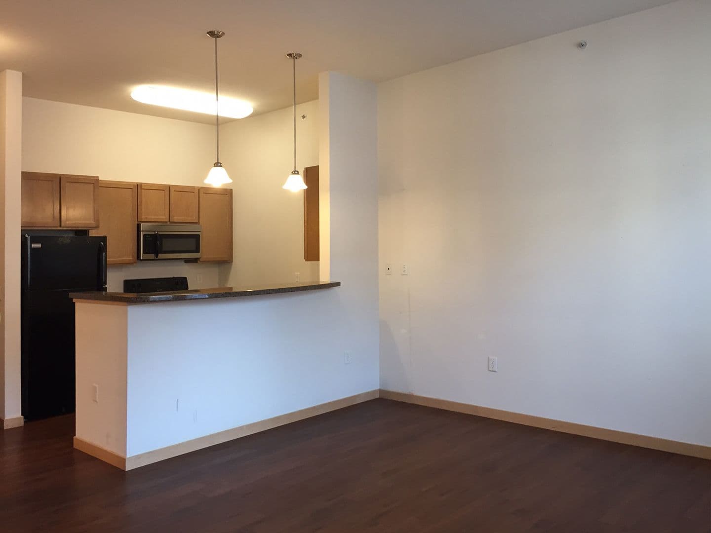Madison Apartment: 18 S Bedford St