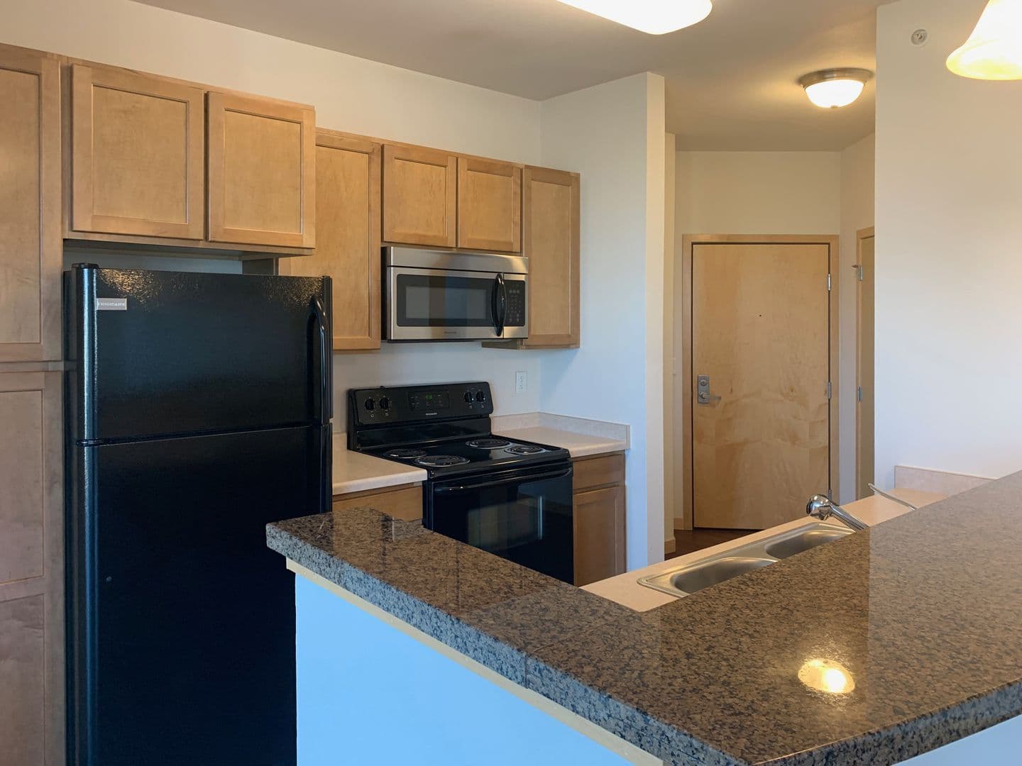 Madison Apartment: 18 S Bedford St