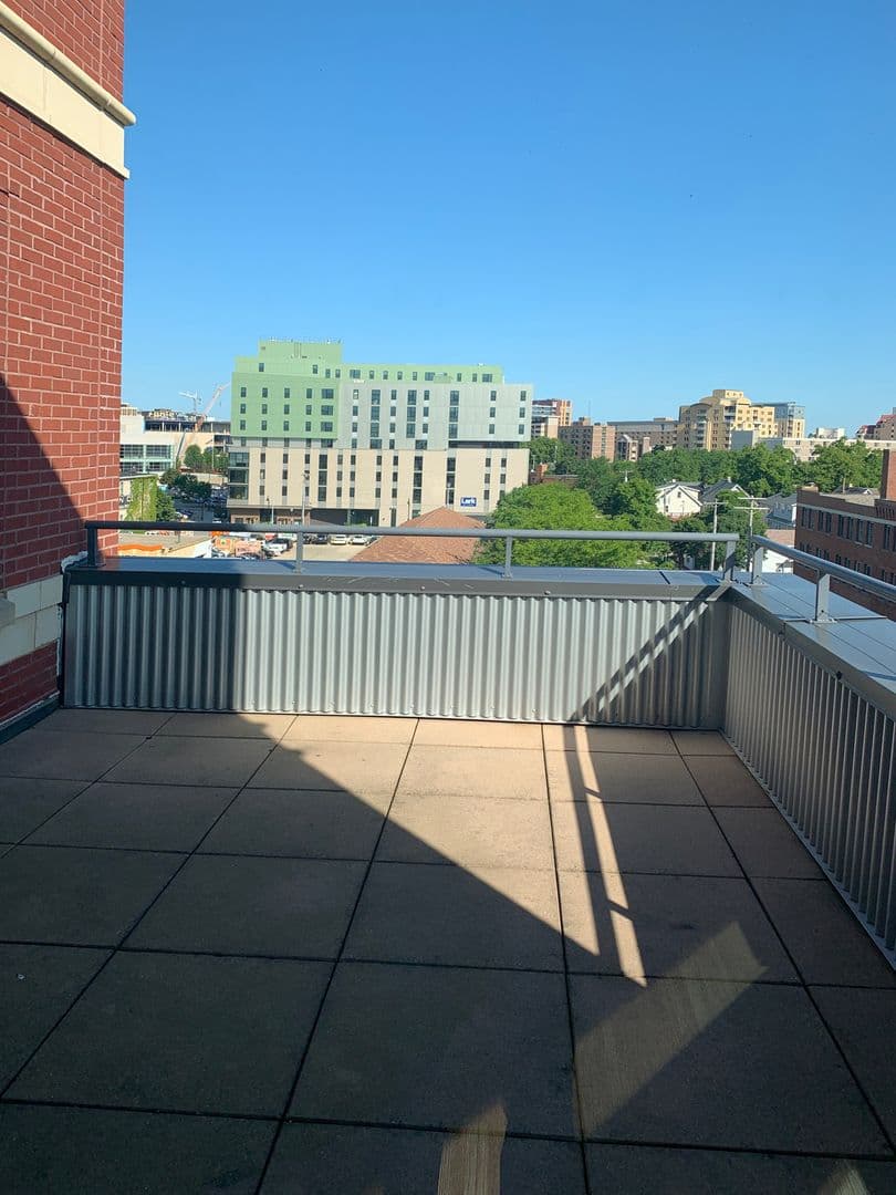 Madison Apartment: 18 S Bedford St