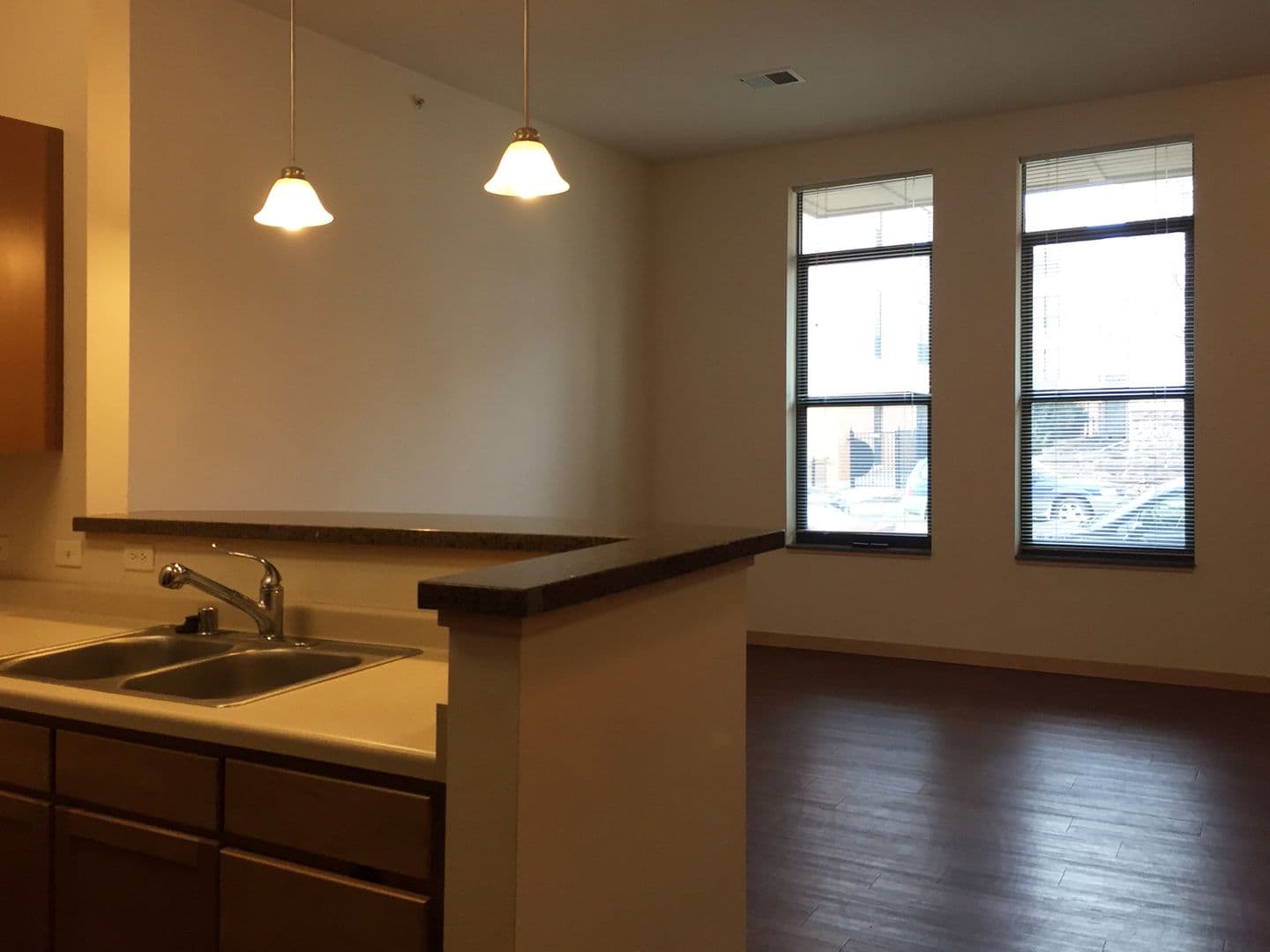 Madison Apartment: 18 S Bedford St