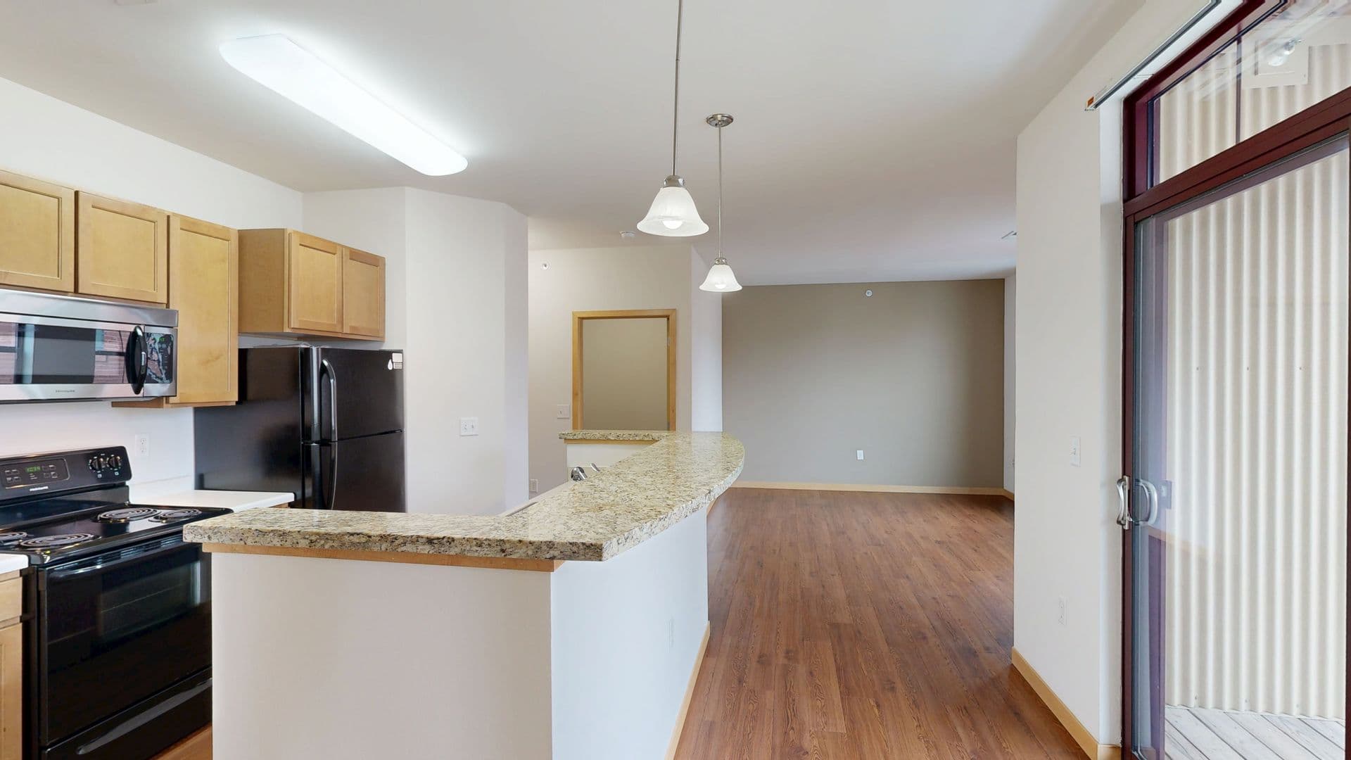 Madison Apartment: 18 S Bedford St