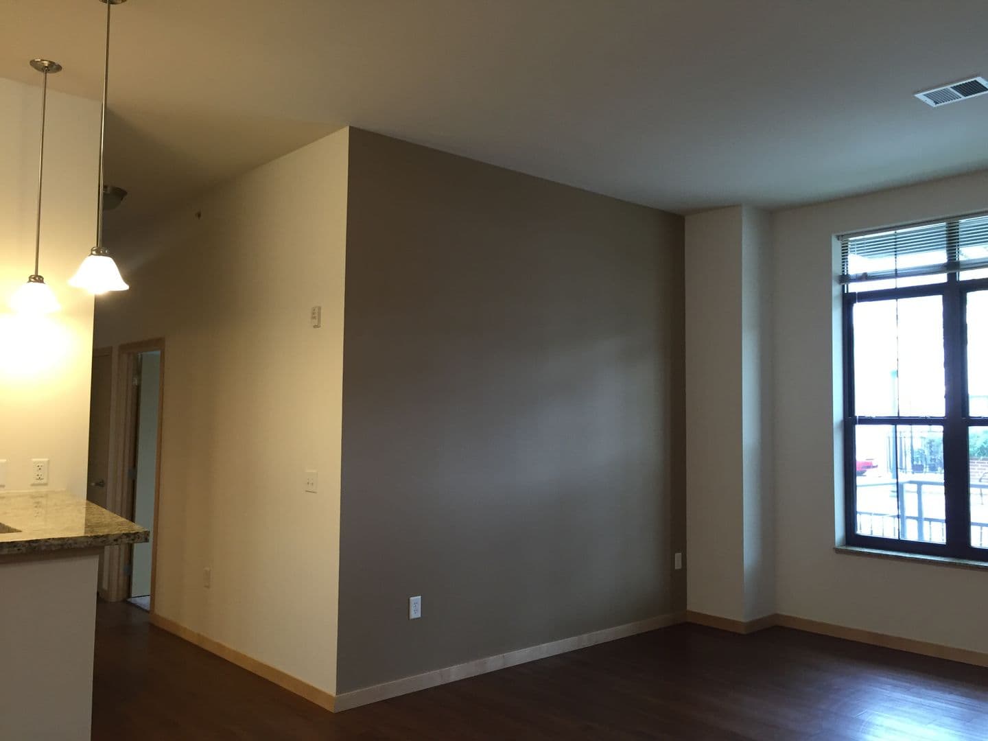 Madison Apartment: 18 S Bedford St